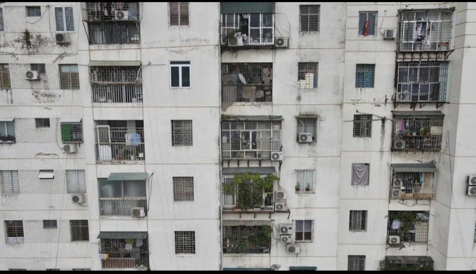 Nhiều chung cư cũ tại TP Hồ Chí Minh quây kín lồng sắt ngoài ban công tiềm ẩn nhiều nguy hiểm, đặc biệt là khi xảy ra hỏa hoạn. Ảnh minh họa