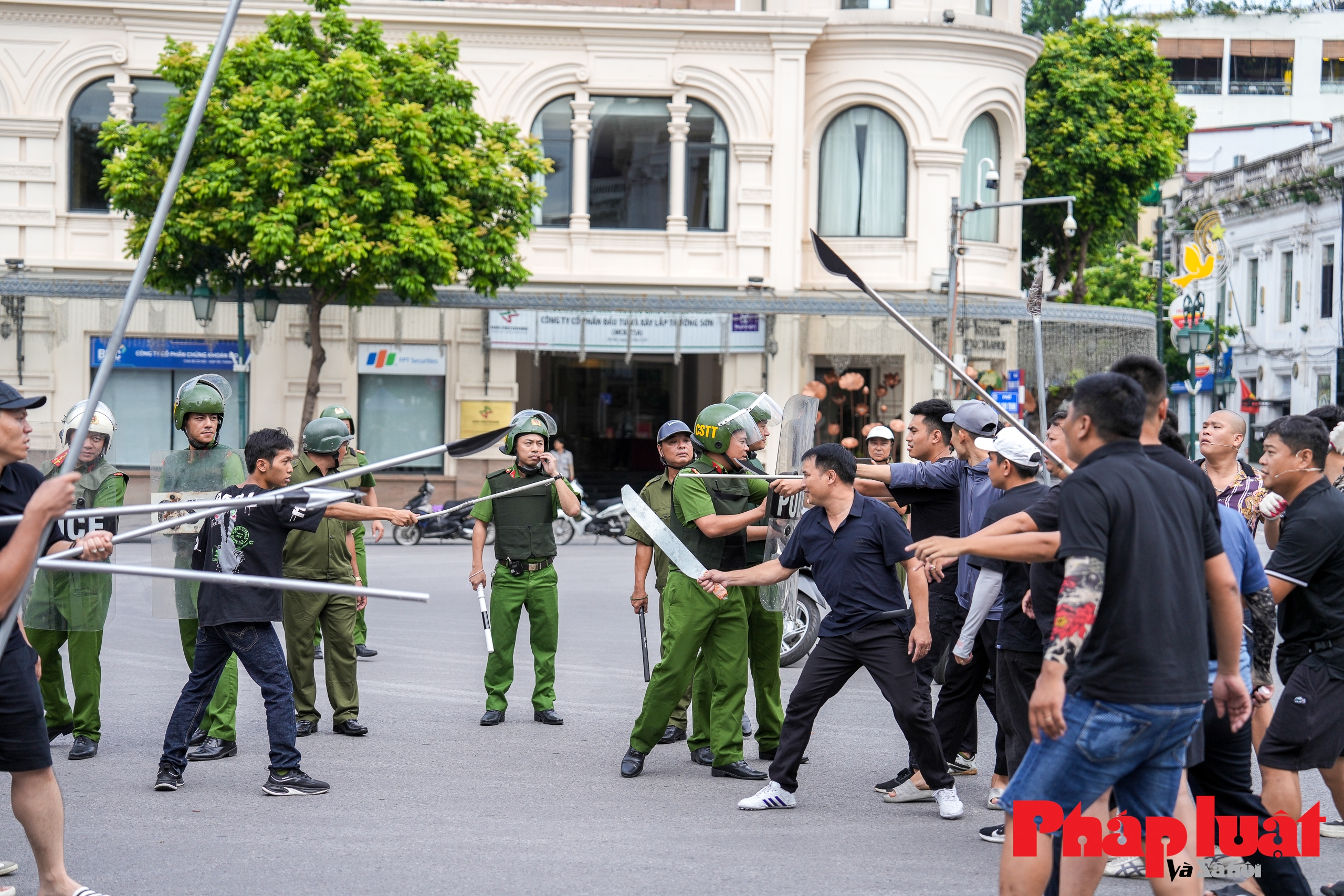 Hà Nội ra mắt lực lượng bảo vệ an ninh trật tự tại cơ sở
