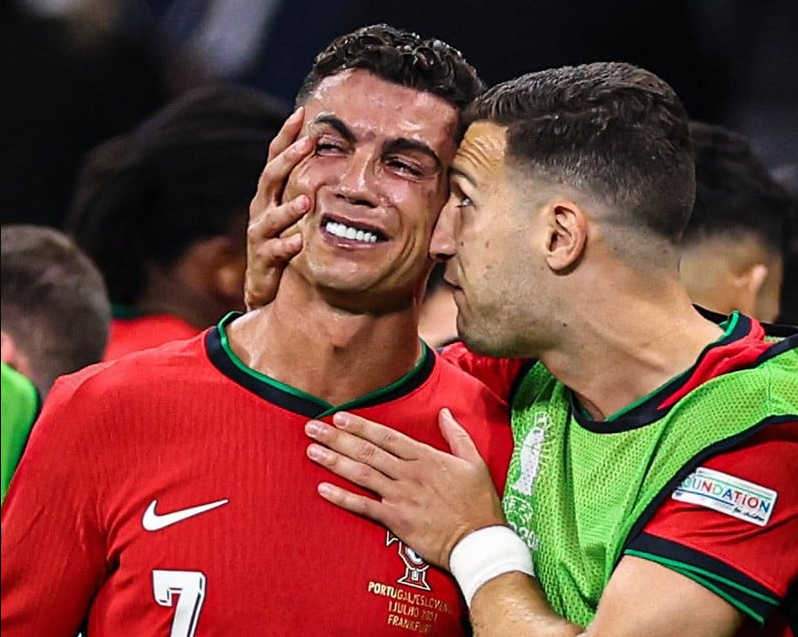 Ronaldo bật khóc, Costa hóa người hùng đưa Bồ Đào Nha vào tứ kết