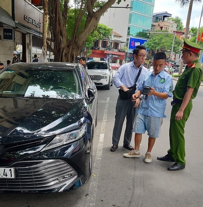Hà Nội đã triển khai 64 điểm đỗ xe thí điểm thanh toán dịch vụ trông giữ xe không dùng tiền mặt