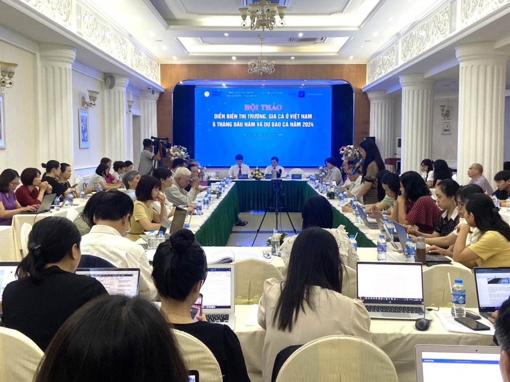 Quang cảnh hội thảo khoa học “Diễn biến thị trường, giá cả ở Việt Nam 6 tháng đầu năm và dự báo cả năm 2024”        Ảnh: TP