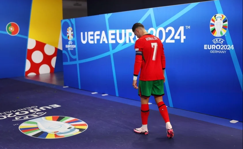 Ronaldo chia tay EURO 2024 với nhiều kỷ lục buồn