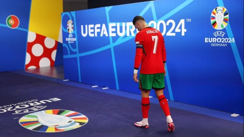 Ronaldo chia tay EURO 2024 với nhiều kỷ lục buồn