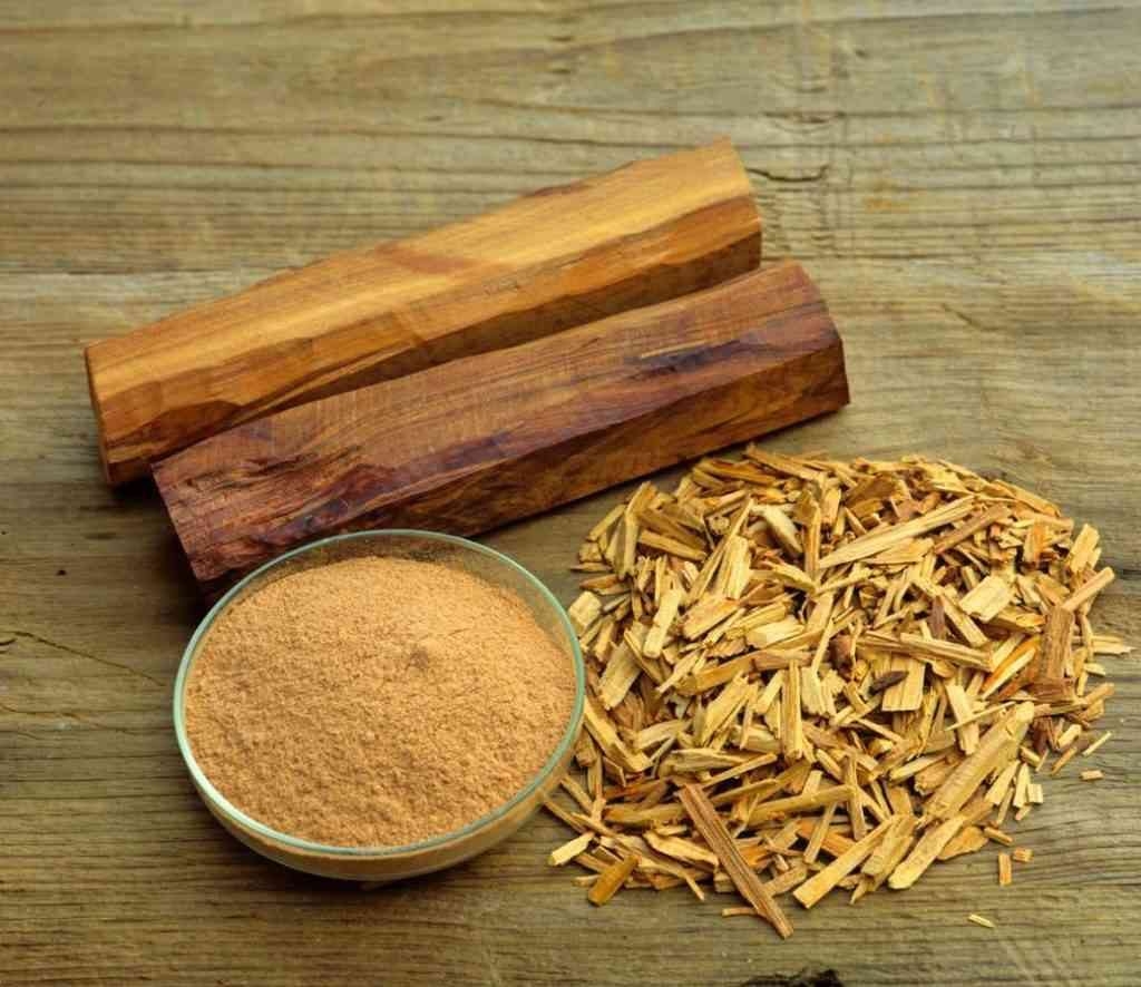 Bột gỗ đàn hương - nguyên liệu quý chăm sóc da sáng khỏe