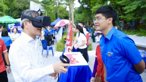 Hà Nội: chính thức vận hành công trình “wifi miễn phí” phục vụ người dân tại vườn hoa Vạn Xuân