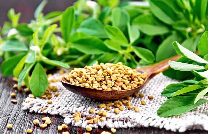 Trà hạt cỏ cà ri được sử dụng rất nhiều để điều trị viêm họng, giảm đau