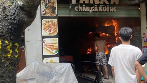 Hà Nội: cháy quán chân gà nướng trên phố Đê La Thành