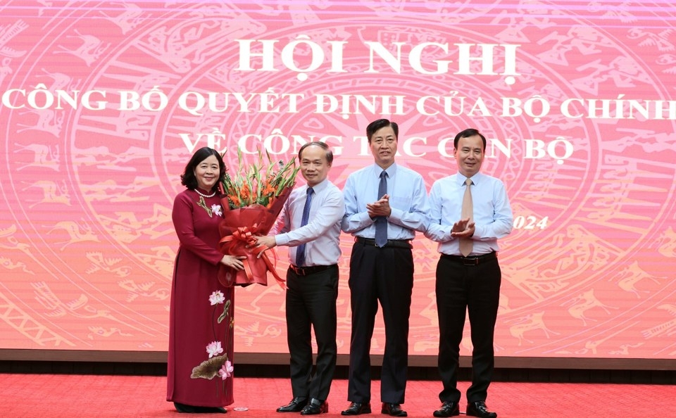 Đồng chí Bùi Thị Minh Hoài được phân công làm Bí thư Thành ủy Hà Nội