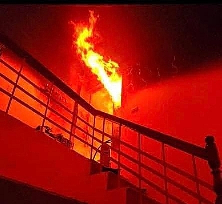 Kịp thời dập tắt đám cháy tại quán tẩm quất