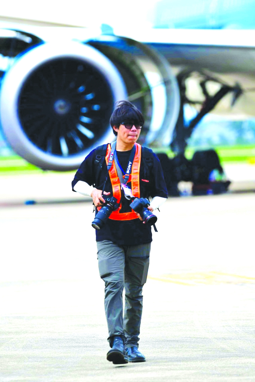 Phóng viên ảnh Khánh Huy tác nghiệp ở sân bay Nội Bài vào tháng 6/2024