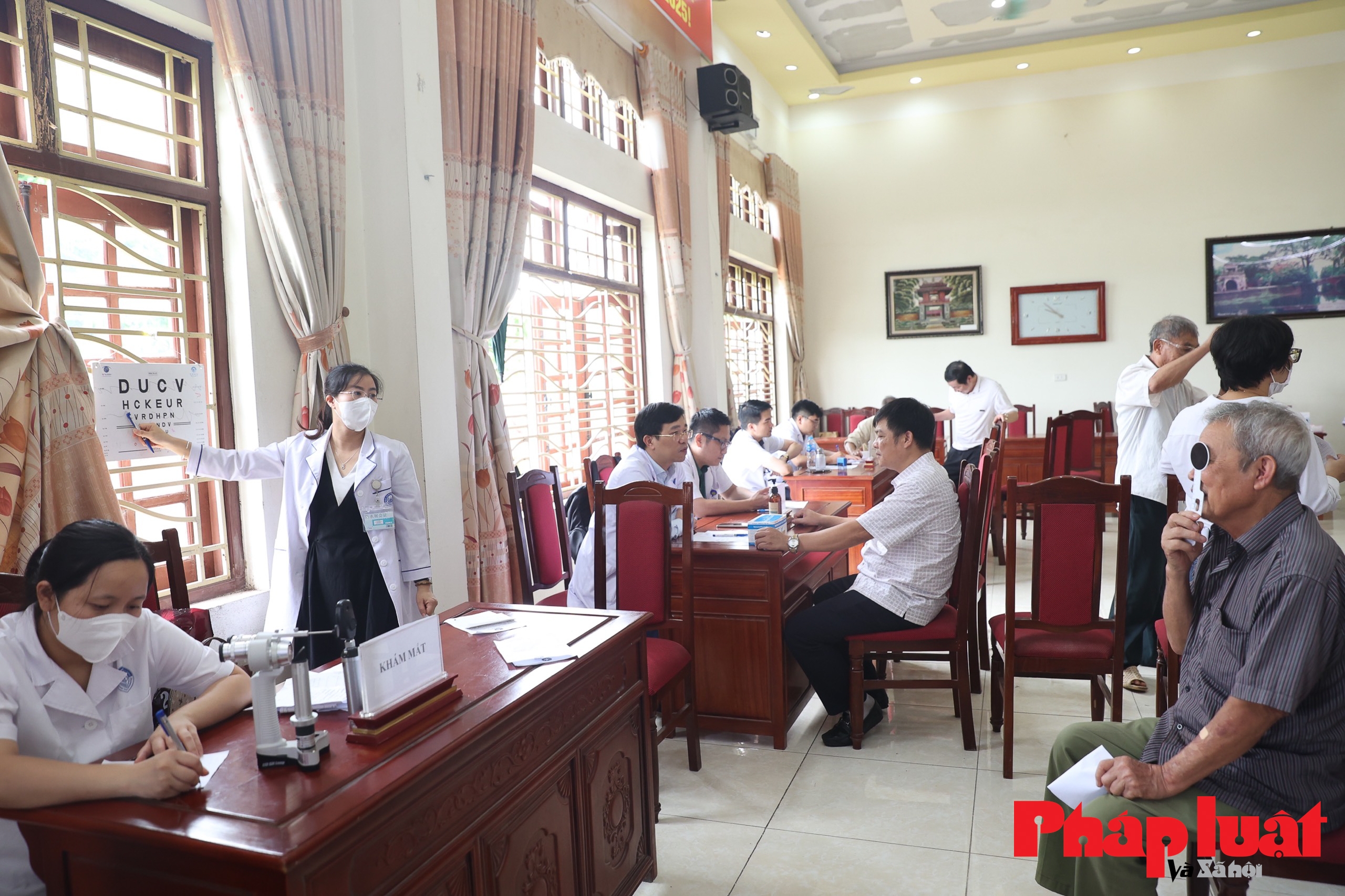 Khám sức khoẻ và cấp phát thuốc miễn phí cho người dân xã đảo duy nhất tại Hà Nội