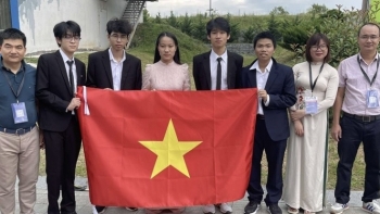 4 học sinh lớp 11 của Việt Nam giành huy chương Olympic vật lý châu Âu