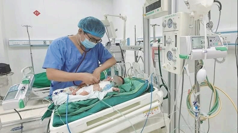 Cứu sống trẻ sơ sinh mắc bệnh tim bẩm sinh phức tạp tại Nghệ An