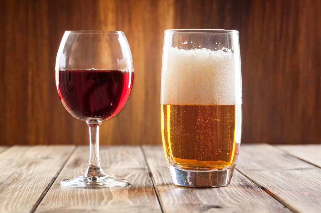 Rượu, bia - tác nhân khiến bệnh gan nhiễm mỡ trở nên trầm trọng hơn.