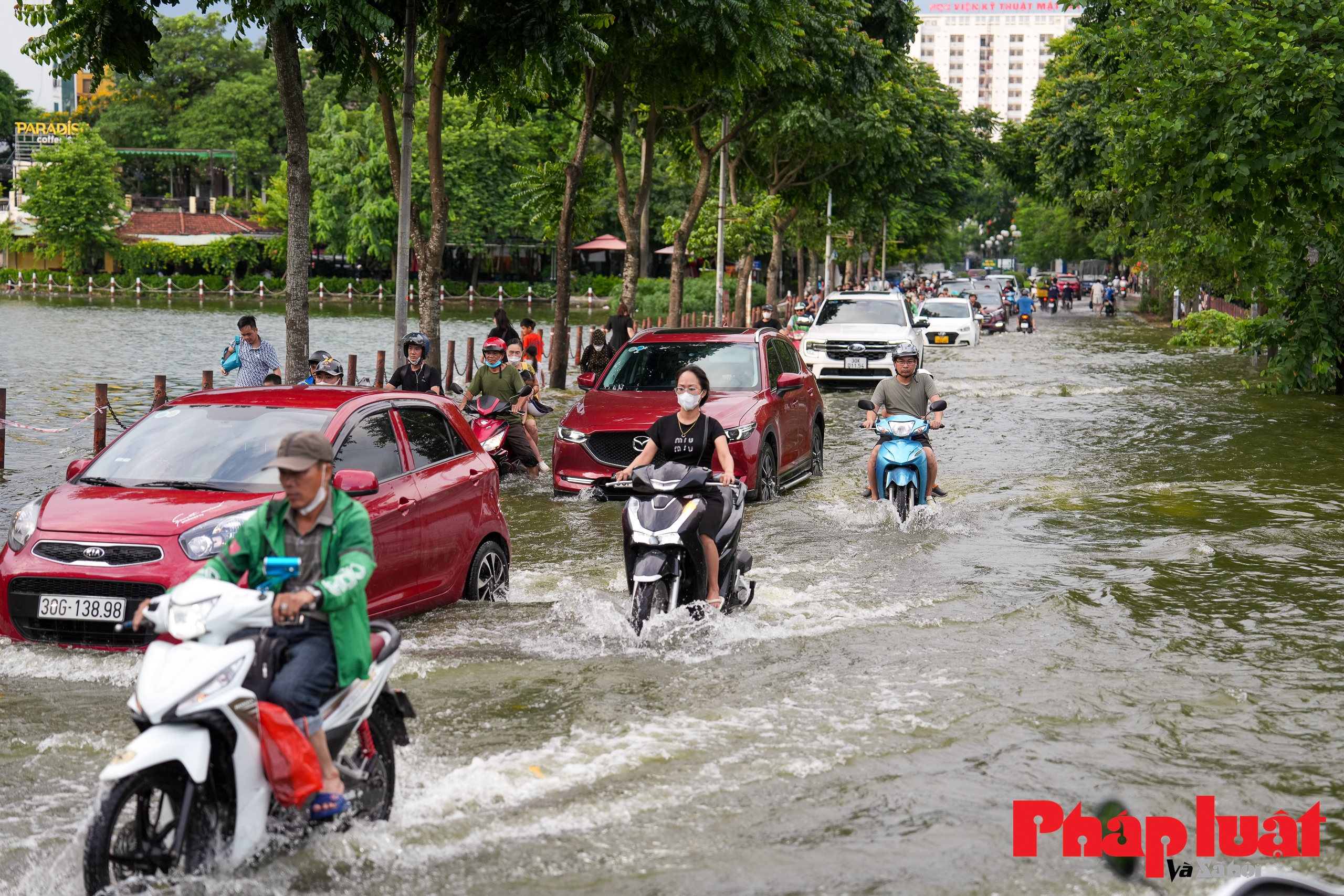 Hà Nội: nhiều nơi vẫn ngập úng sau cơn mưa kéo dài