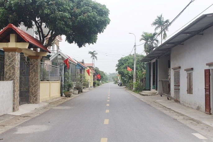 Đường giao thông thôn Hướng Nghĩa, xã Minh Thuận, huyện Vụ Bản, Nam Định. Ảnh: Hải Yến.