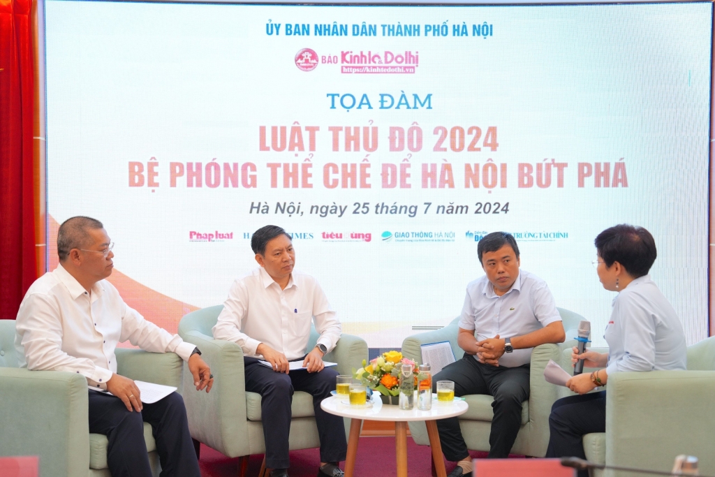 Các chuyên gia trao đổi tại buổi tọa đàm Ảnh: Quang Tấn