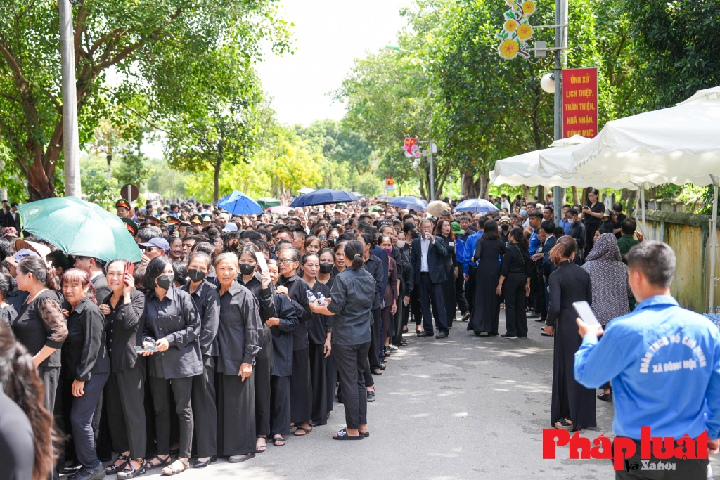 Tại làng Lại Đà, Hà Nội: Hàng chục nghìn người trên mọi nẻo đường đất nước viếng Tổng Bí thư Nguyễn Phú Trọng