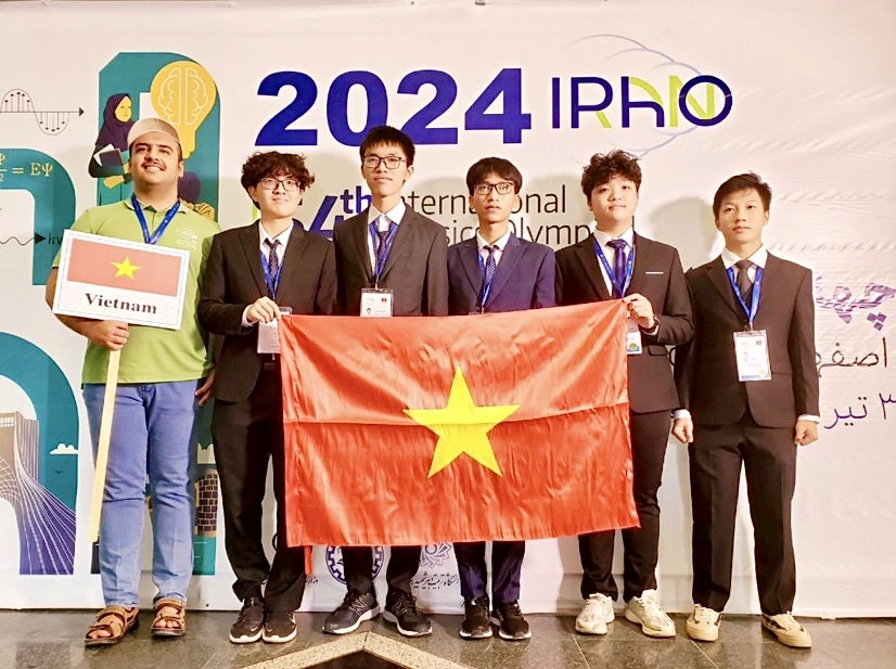 5/5 học sinh Việt Nam giành huy chương Olympic Vật lý quốc tế 2024, xếp top đầu thế giới