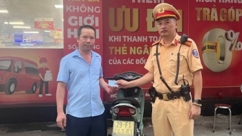 Tổ công tác đặc biệt CATP Hà Nội tìm và trao trả xe máy cho người dân sau khi bị kẻ gian trộm cắp