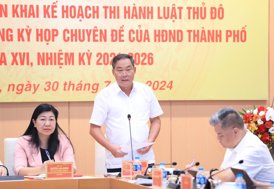 Phó Chủ tịch Thường trực UBND TP Lê Hồng Sơn phát biểu tại hội nghị