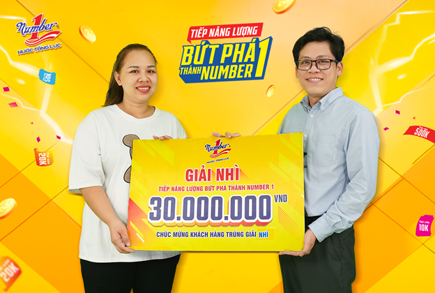 Chị Trịnh Thị Ngọc Thảo (quê ở Cà Mau) là một trong 30 khách hàng may mắn nhận giải Nhì trị giá 30 triệu