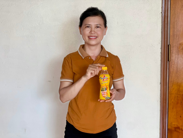 Chị Nguyễn Bích Ngà (quê tại Đô Lương, Nghệ An) là một trong những khách hàng may mắn trúng giải thưởng 500 triệu đồng từ nước tăng lực Number 1