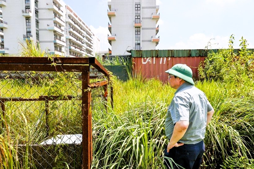 Thủ tướng Phạm Minh Chính trong lần kiểm tra thực địa dự án BV Bạch Mai và Việt Đức cơ sở 2 ở Hà Nam. Ảnh: VGP