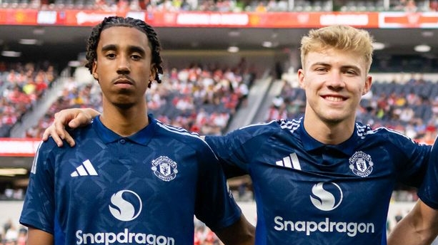 Man Utd nhận tin dữ về chấn thương của Leny Yoro và Rasmus Hojlund