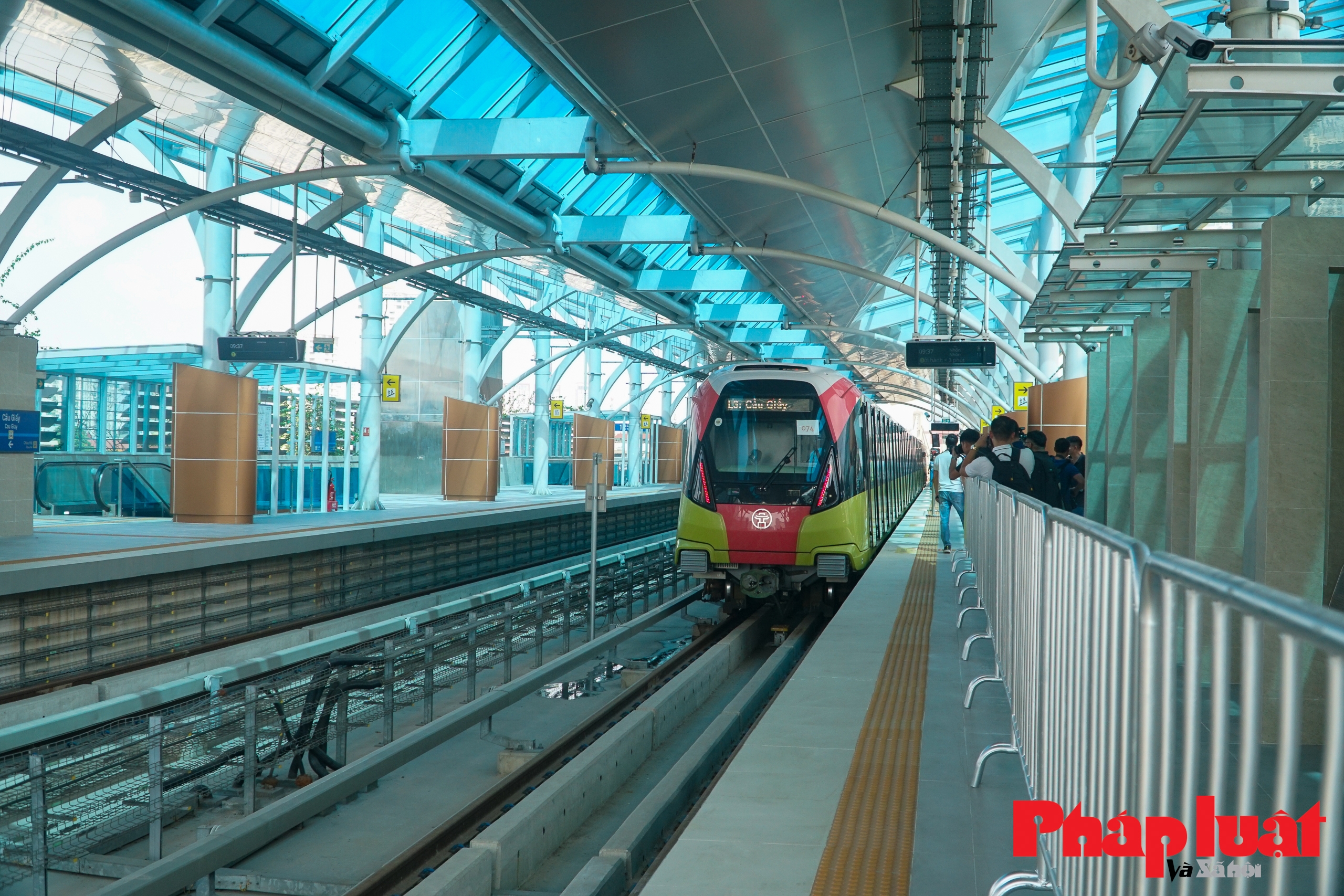 Thực tế trải nghiệm tàu Metro Nhổn - Ga Hà Nội trước ngày vận hành