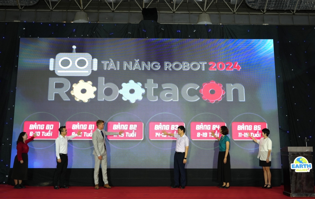 Cuộc thi Robotacon Wro 2024 đã diễn ra VCK miền Bắc vào ngày 10/08 và sẽ tiếp tục thi đấu VCK miền Trung, Nam và Chung kết Quốc gia vào ngày 21, 23/08. Ảnh: Vi Nam