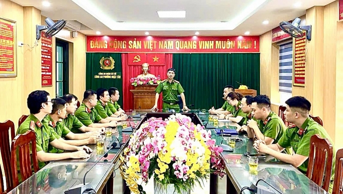 Từ nghi vấn nam thanh niên đi bộ tại vườn hoa Trịnh Công Sơn lúc rạng sáng