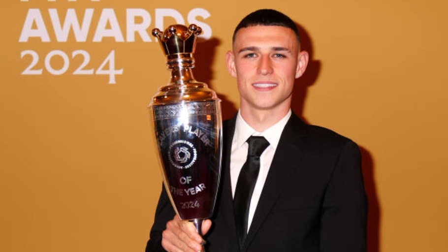 Phil Foden hoàn tất hat-trick giải thưởng cá nhân mùa giải 2023/24