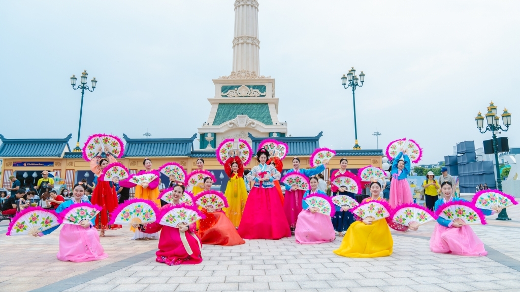 Chơi Tết Trung thu, chu du Nhật - Hàn tại 8WONDER Moon Festival