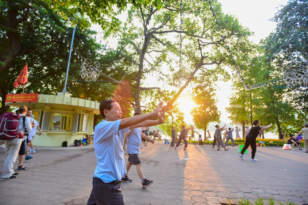 Tập thể dục thường xuyên sẽ làm tăng nồng độ serotonin trong máu và đến não, dẫn đến cảm giác hạnh phúc và cải thiện chất lượng cuộc sống. Ảnh: Khánh Huy