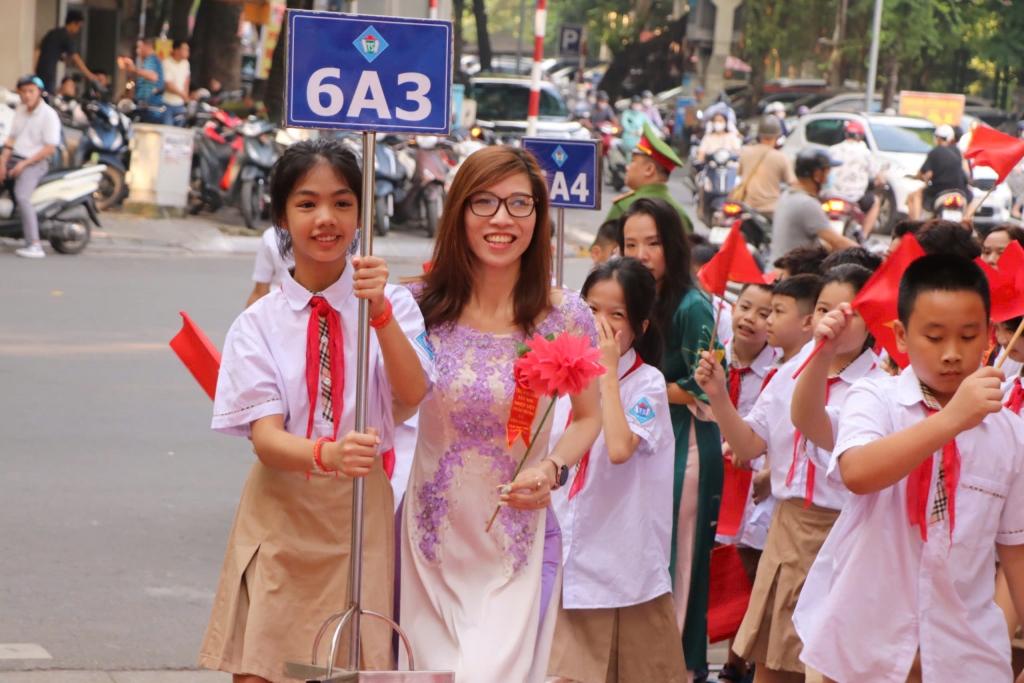 Học sinh Hà Nội tưng bừng bước vào năm học mới