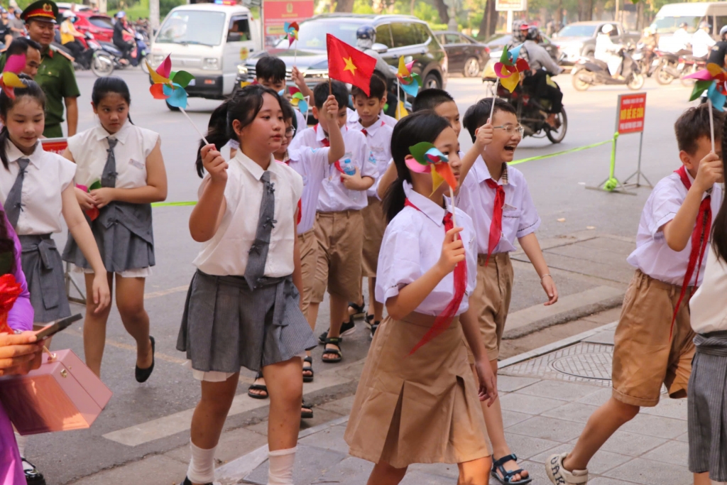 Gần 2,3 triệu học sinh Hà Nội dự lễ khai giảng năm học mới