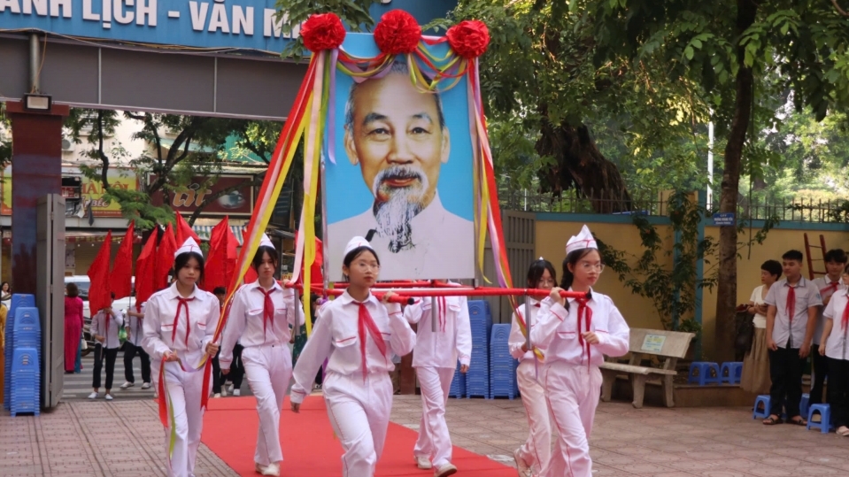 Học sinh Trường THCS Tây Sơn tiếp bước các thế hệ đi trước, rèn đức, luyện tài, phấn đấu đạt nhiều thành tích trong học tập