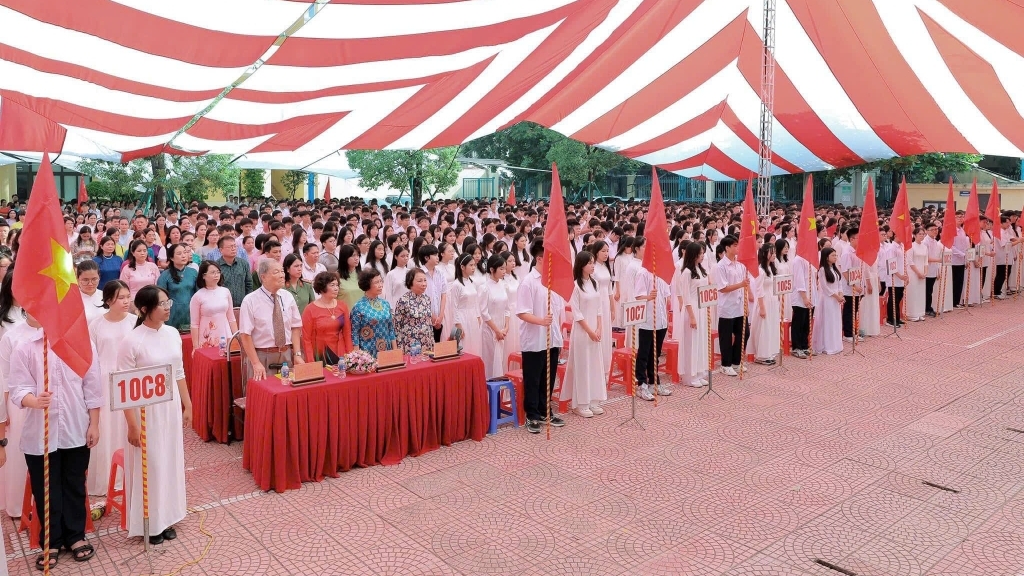 Học sinh Hải Phòng nô nức trong ngày khai giảng năm học mới