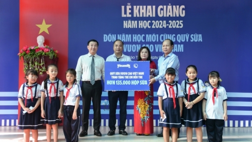 Ngày khai giảng đặc biệt hơn với sự đồng hành của Vinamilk và Quỹ sữa Vươn cao Việt Nam