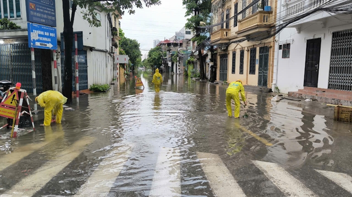 Hà Nội: khẩn trương tiêu thoát nước, hạn chế mức thấp nhất thiệt hại do ngập úng gây ra