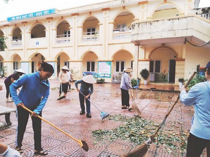 Nước sông Tích áp sát báo động 3, lực lượng canh đê gác cống trực 24/24h