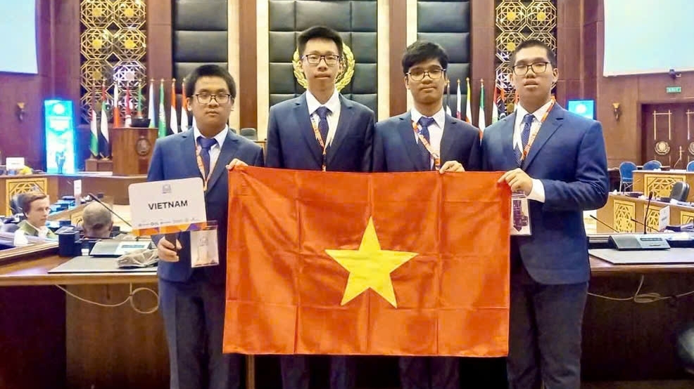 Nam sinh xuất sắc giành Huy chương Vàng Olympic tin học quốc tế 2024