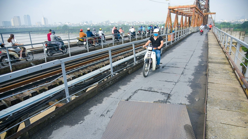 Hà Nội: khẩn trương rà soát cầu vượt sông, nghiêm cấm phương tiện đi qua các cầu yếu