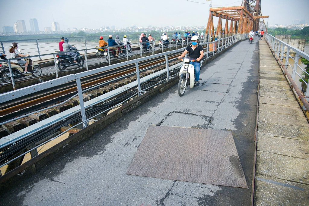 Hà Nội: khẩn trương rà soát cầu vượt sông, nghiêm cấm phương tiện đi qua các cầu yếu