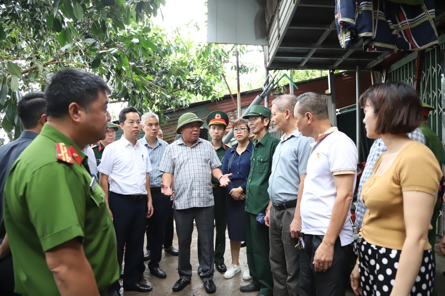 Phó Bí thư Thành ủy Hà Nội thị sát công tác ứng phó với mưa lũ tại Hoàn Kiếm