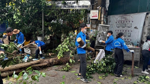 Thanh niên Thủ đô thực hiện phương châm “4 tại chỗ” hỗ trợ Nhân dân khắc phục bão lũ