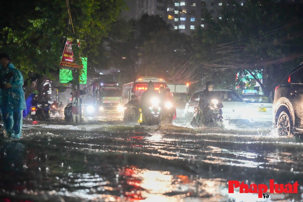 Lũ trên sông Hồng tại Hà Nội có khả năng đạt đỉnh vào trưa 11/9