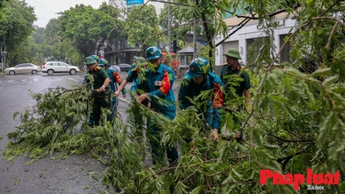 Chủ tịch UBND TP Hà Nội: Tập trung khắc phục hậu quả bão số 3 và mưa lũ sau bão, tuyệt đối không để ai bị đói, bị rét, không có nơi ở