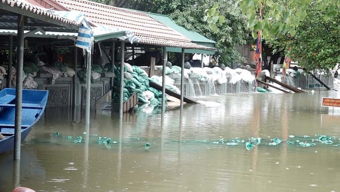 Hương Sơn, Mỹ Đức huy động trên 3.000 người tham gia ứng phó mưa lũ